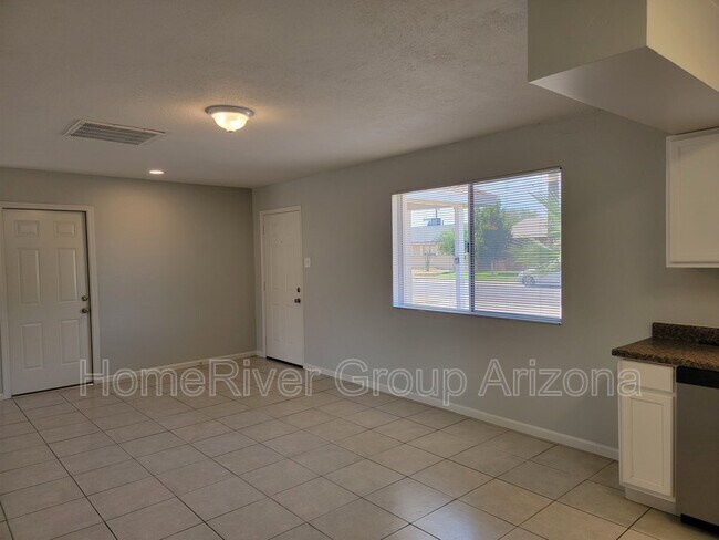 Building Photo - 6001 W Avalon Dr
