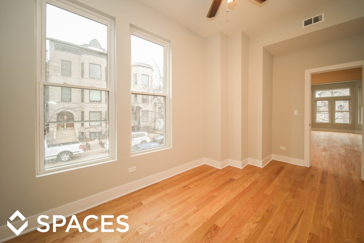 Primary Photo - 3358 N Kenmore Ave