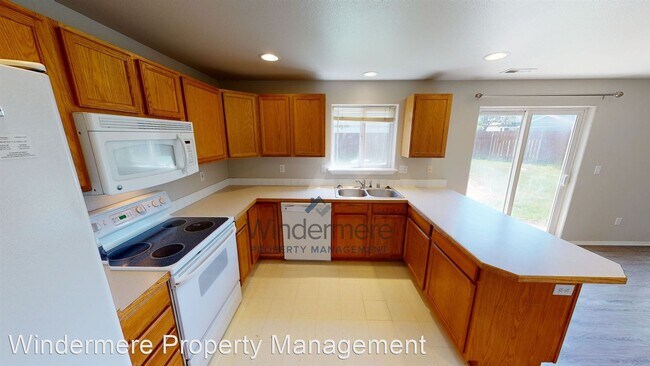 Building Photo - 3 br, 3 bath House - 1243 SE Newgate Drive