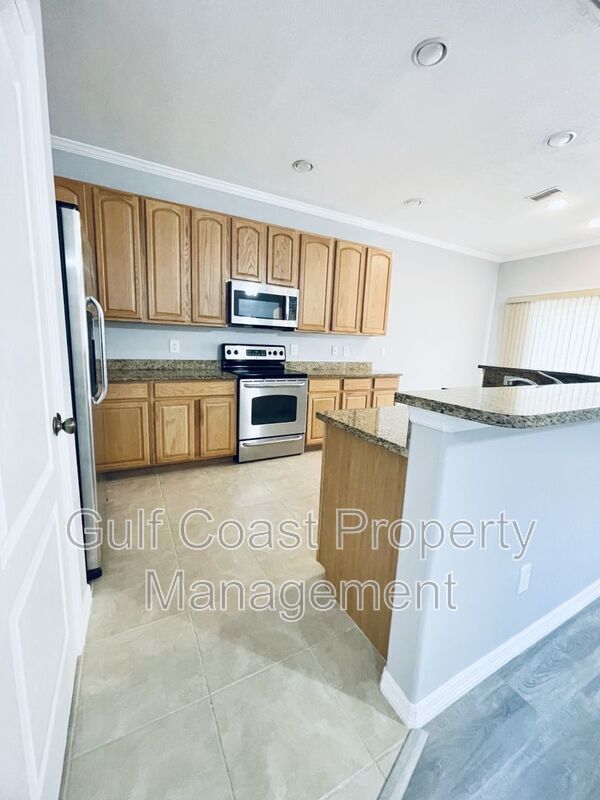 Building Photo - 2827 Suncoast Lakes Blvd