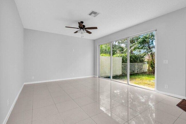 Foto del edificio - 264 Kensington Way, Royal Palm Beach, FL 3...