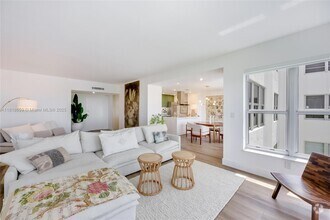 Building Photo - 9102 W Bay Harbor Dr