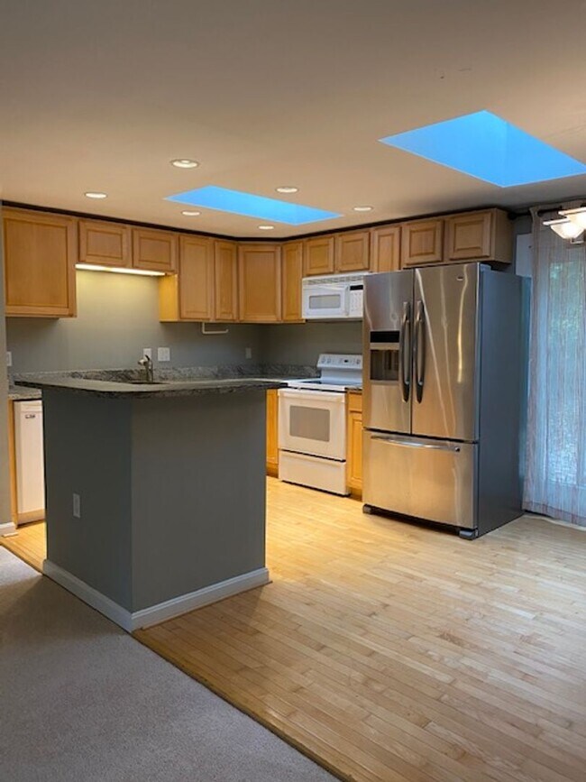 Building Photo - Single Family Home in Reston