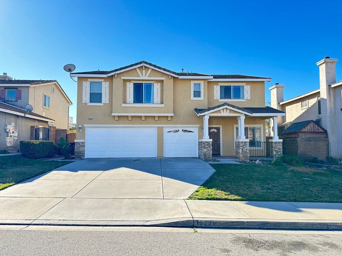 5 BEDROOM HOME FOR LEASING IN Fontana House Rental in Fontana, CA