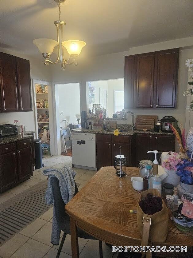 Building Photo - 293 School St