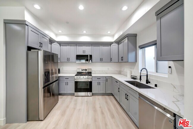 Foto del edificio - 5841 Vanalden Ave