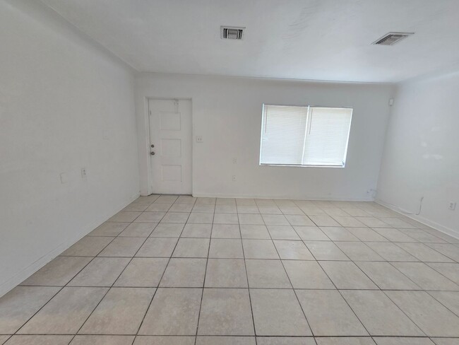 Building Photo - 6328 Brentwood Ave