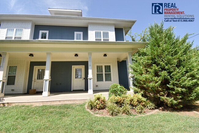 Building Photo - Modern 3 bd 3 bath home in Nashville! Scre...