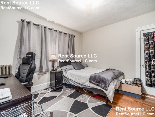 Foto del edificio - 52 Upland Rd