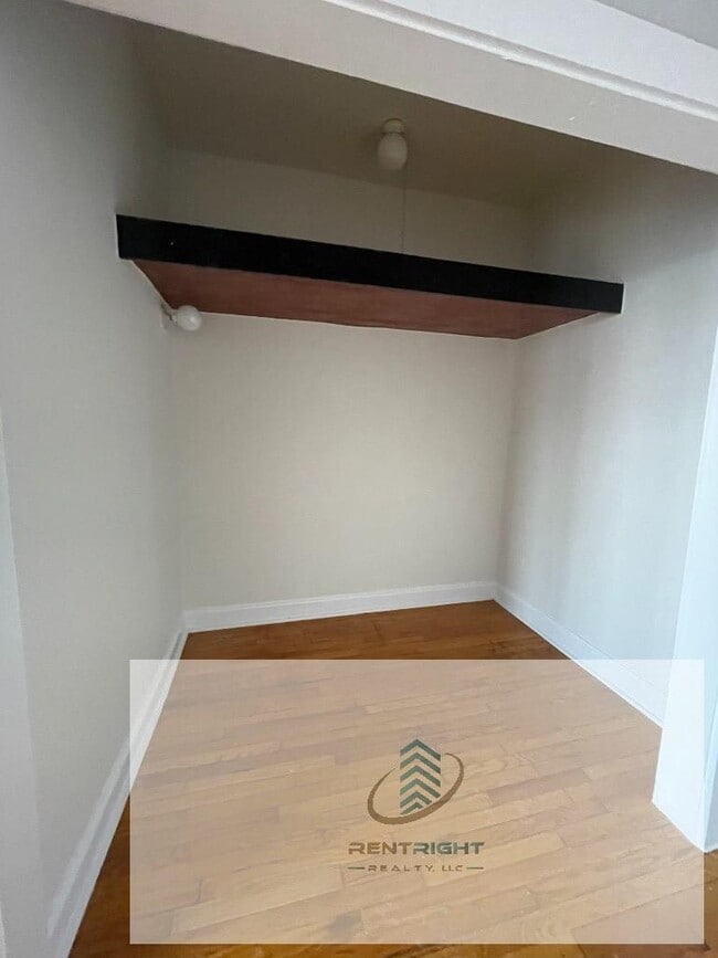 Building Photo - 4354 N Elston Ave