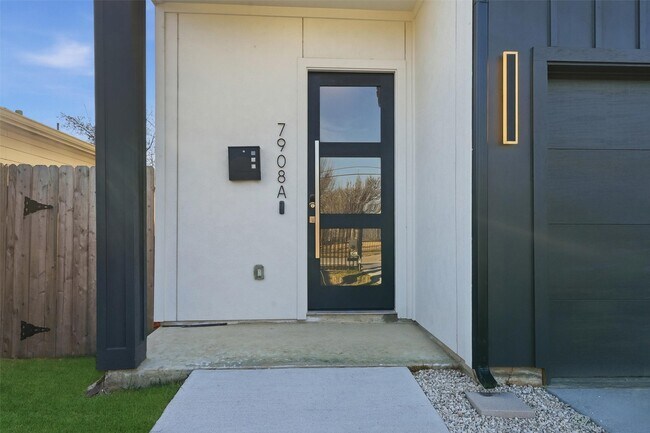 Foto del edificio - 7908 Brandon St