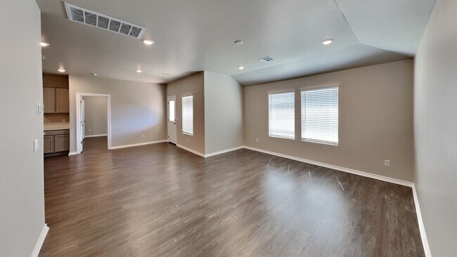 Building Photo - 3 Bedroom 2 Bath Home in Yukon Schools with a Storm Shelter