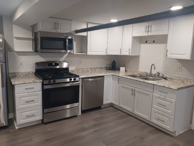 Foto del edificio - 127-129 E 46th St