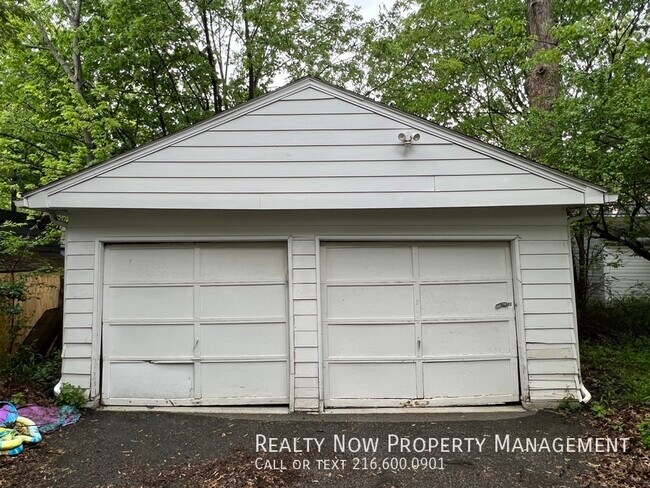 Building Photo - 3638 Glencairn Rd