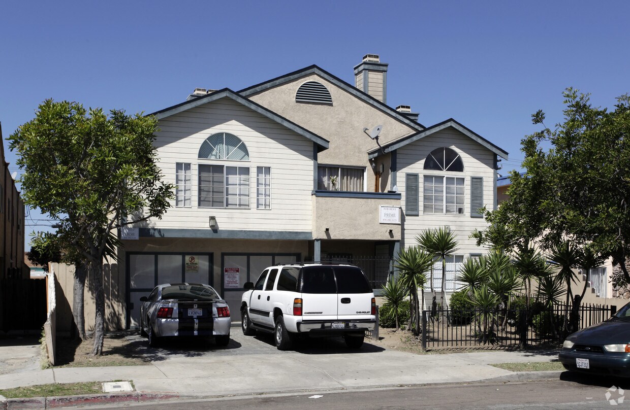 Foto del edificio - 4332 Winona Ave