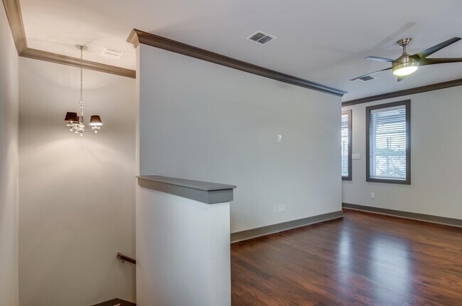 Foto del edificio - 516 E Ashby Pl