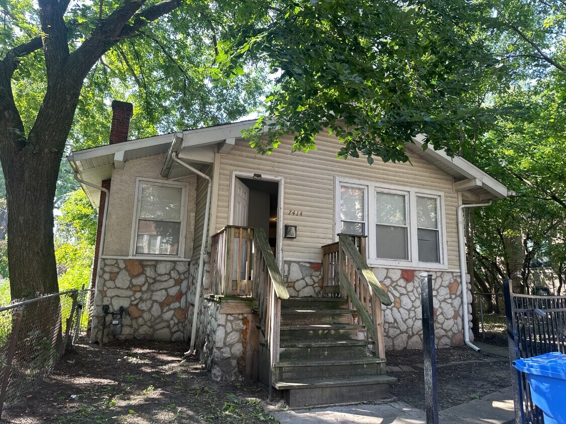 Foto principal - 4BR / 1BA Home with Basement – Near Rainbow Beach