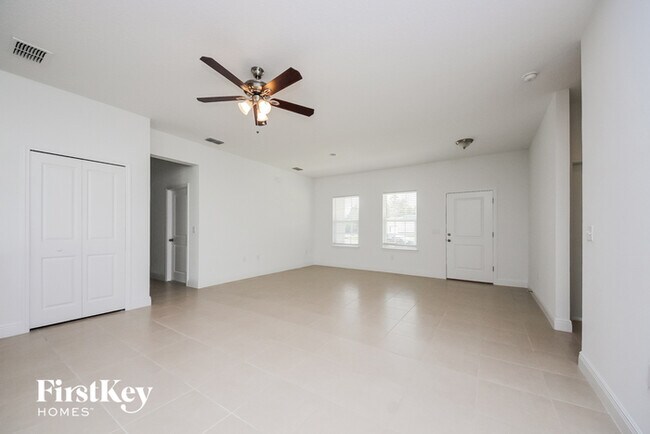 Building Photo - 257 Elm Ct