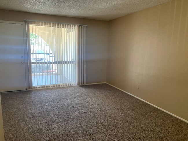 Building Photo - Cute townhome available in Mesa -- 1/2 off first month's rent