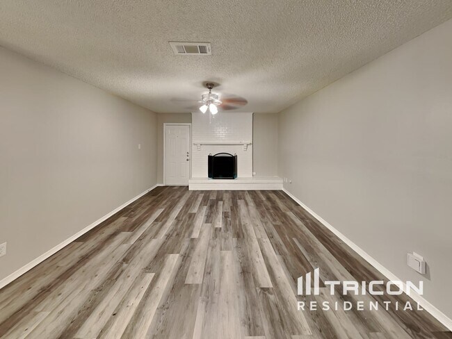 Building Photo - 925 Dogwood Trail Lancaster TX