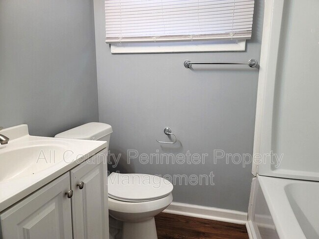Building Photo - 4547 Pinedale Dr