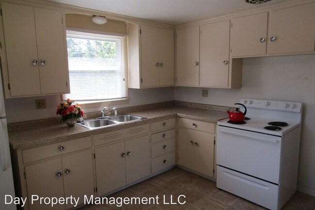 Building Photo - 741-743 Appleton Rd