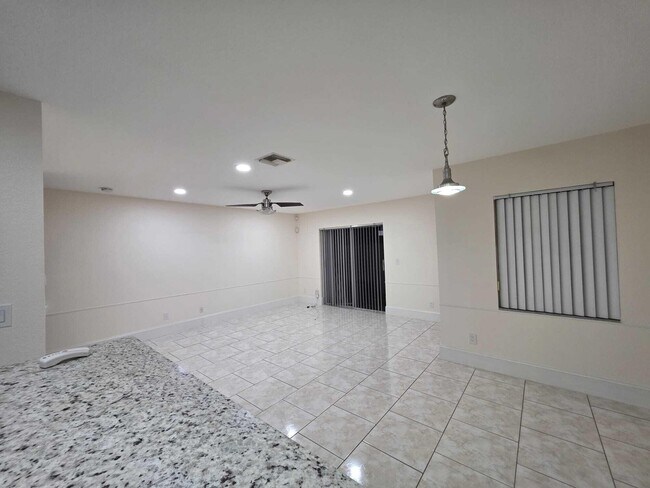 Building Photo - 5362 SW 125th Ave