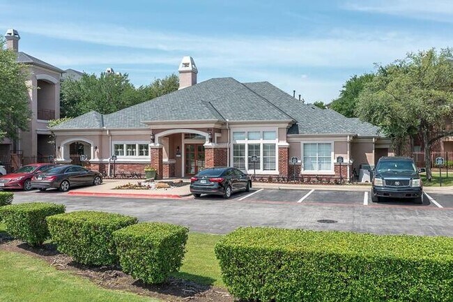 Foto del edificio - 645 N Town E Blvd