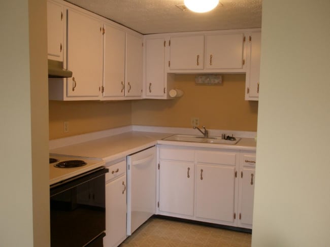 Building Photo - 3500 Warwick Dr