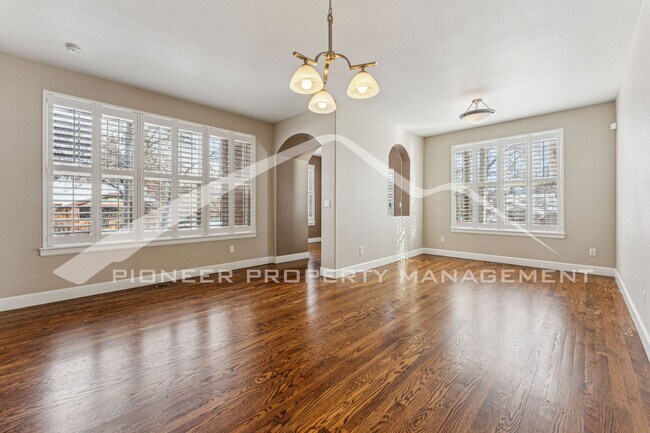 Foto del edificio - Spacious Townhome with Washer/Dryer and Ba...
