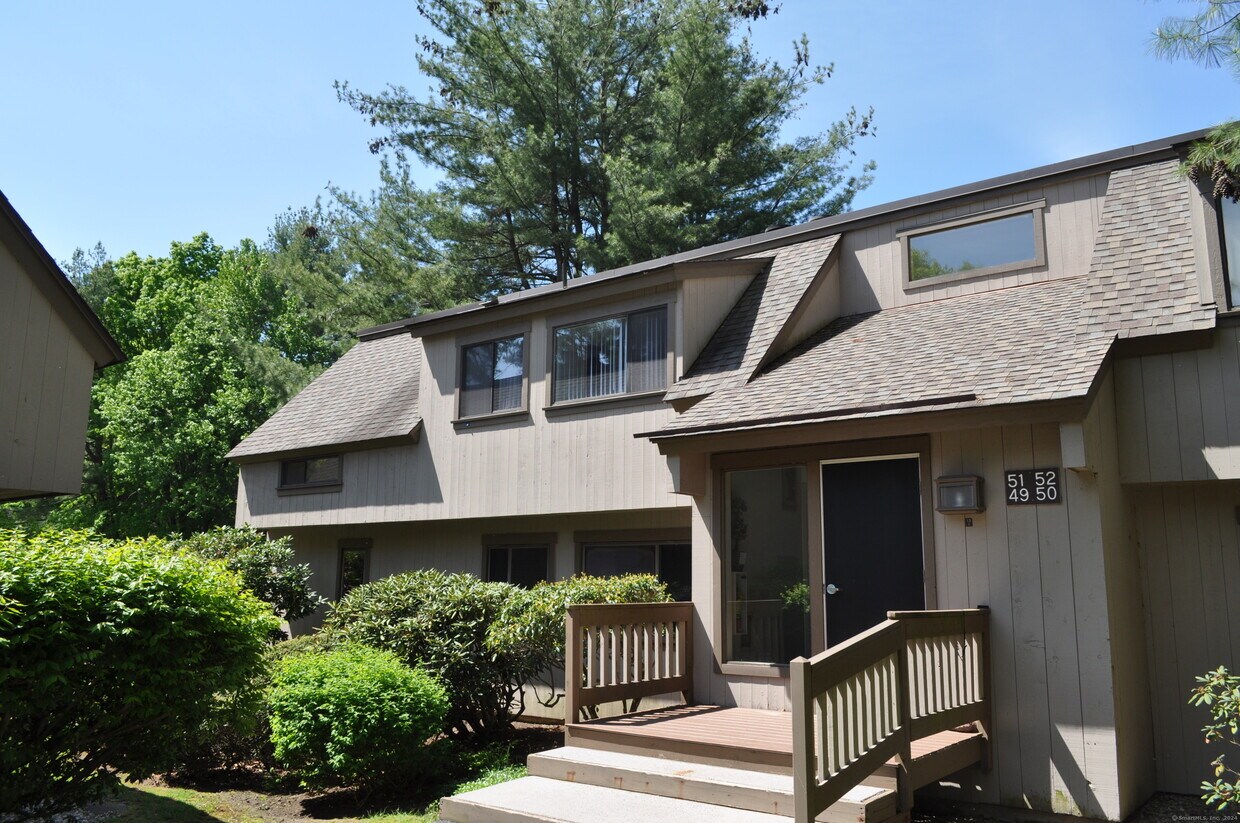 Primary Photo - 51 Great Meadow Ln