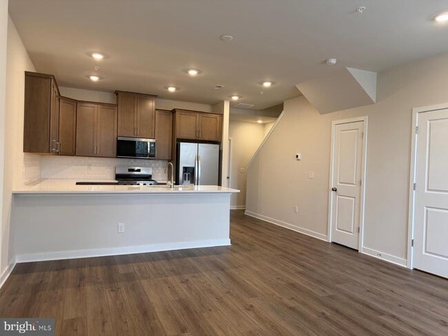Building Photo - 777 Platinum Dr