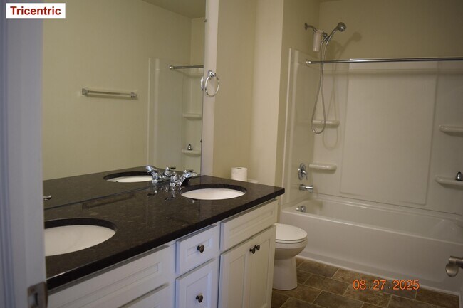 Foto del edificio - 49577 Shoreline Dr