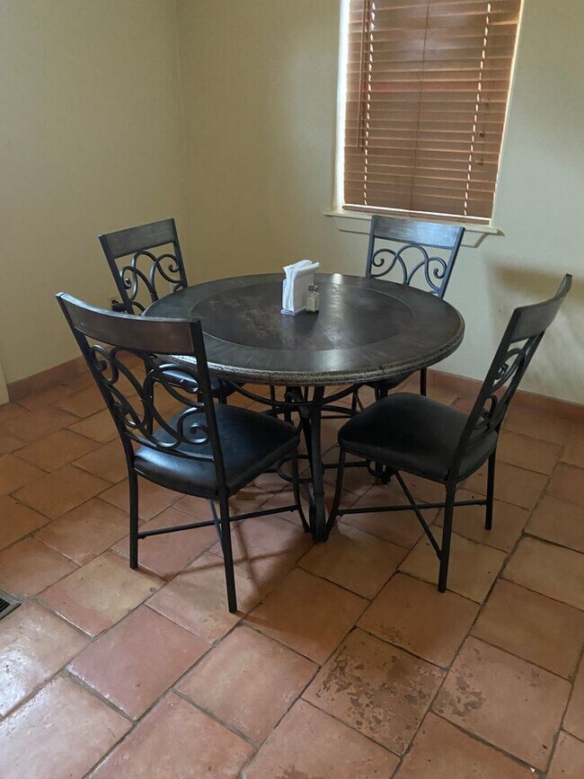 Foto del edificio - 3 br, 2 bath House - 600 Cobean Drive (011)