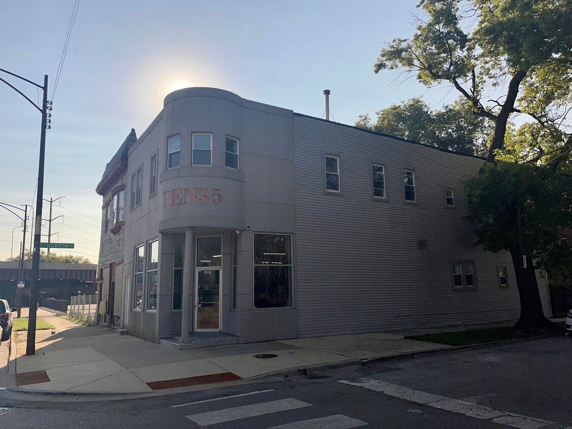 Primary Photo - 1035 E 75th St