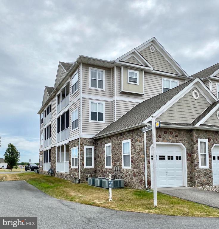 Building Photo - 4001 Fullerton Ct