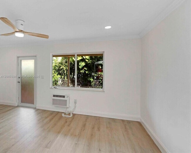 Foto del edificio - 6831 Abbott Ave