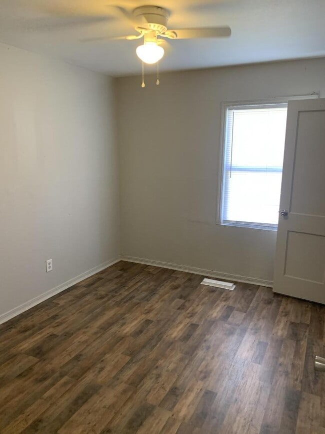 Building Photo - 405 E Rickenbacker Dr