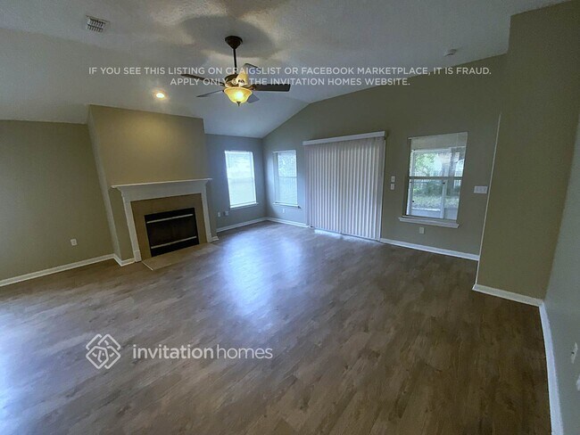 Building Photo - 13463 Devan Lee Dr E