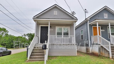 Building Photo - 1400 Maple St