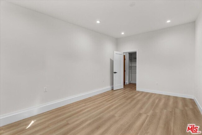 Foto del edificio - 8644 Venice Blvd.