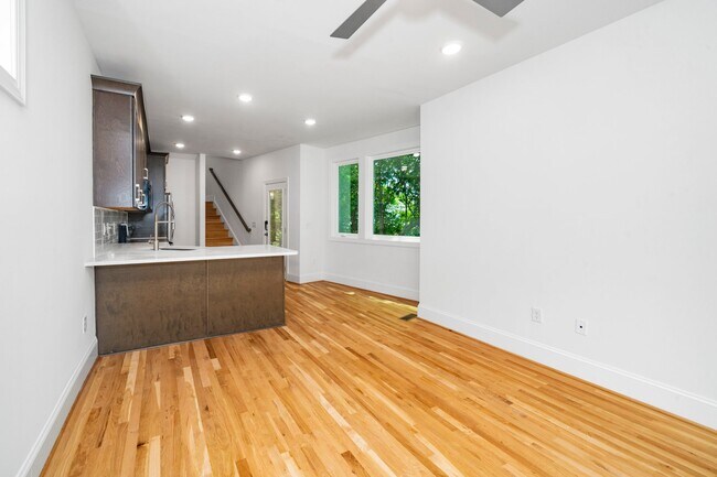 Foto del edificio - 1729 Crest Rd