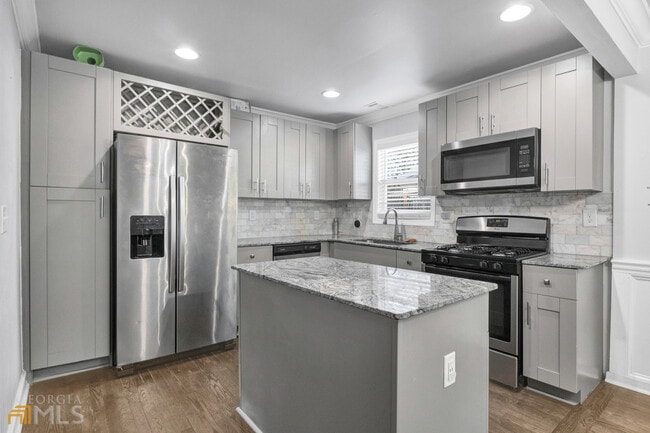 Building Photo - 2205 Penrose Dr