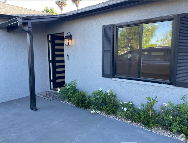 Building Photo - 7449 Variel Ave