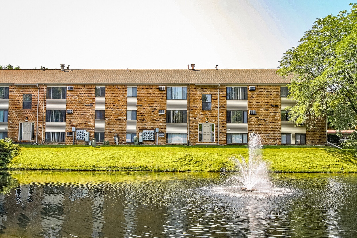 Exterior - Ashton Lake Apartments