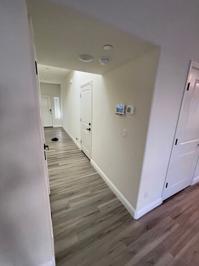 Foto del edificio - Beautiful 4 bed 2.5 bath in Sacramento!