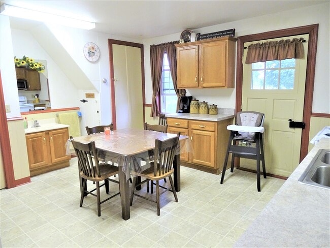 Building Photo - 2 Ridge Ln