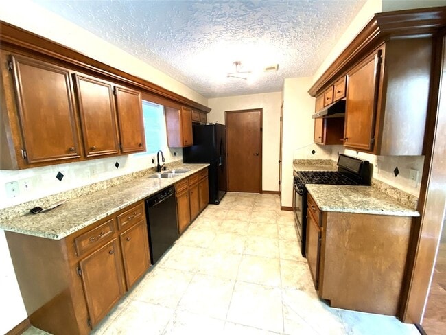 Building Photo - 22522 Smokey Hill Dr