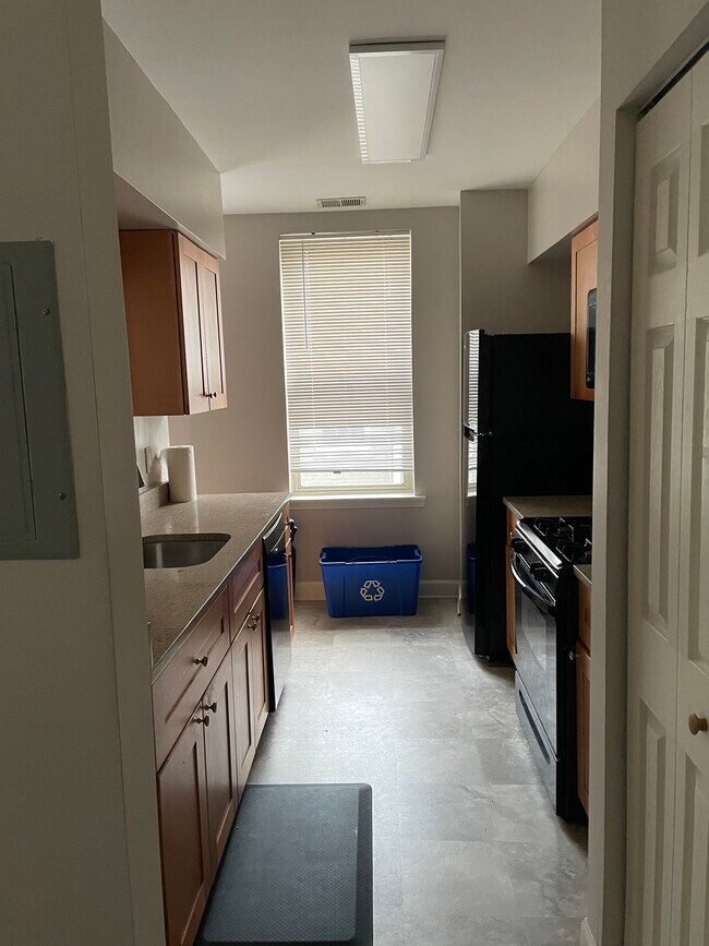 Kitchen - 2512 17th St NW