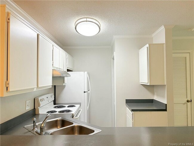 Building Photo - 105H Stratford Dr
